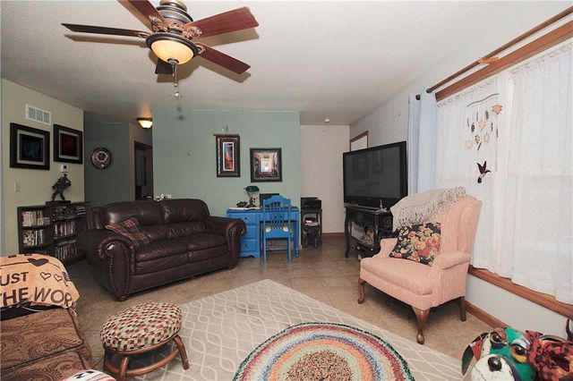 33670 SE 31 Highway, Kincaid, KS 66039