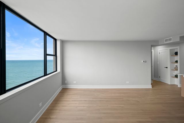 6301 N Sheridan Road 12C, Chicago, IL 60660