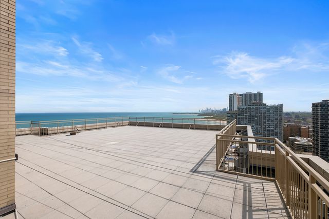6301 N Sheridan Road 12C, Chicago, IL 60660
