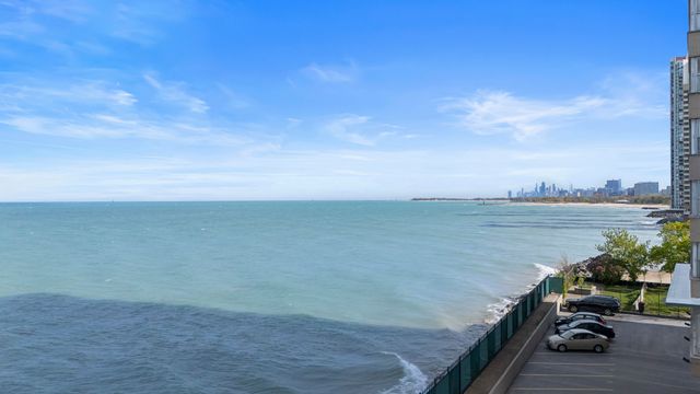 6301 N Sheridan Road 12C, Chicago, IL 60660