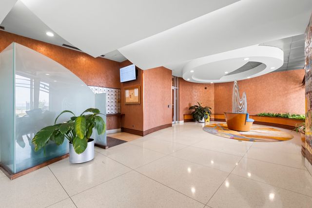 6301 N Sheridan Road 12C, Chicago, IL 60660