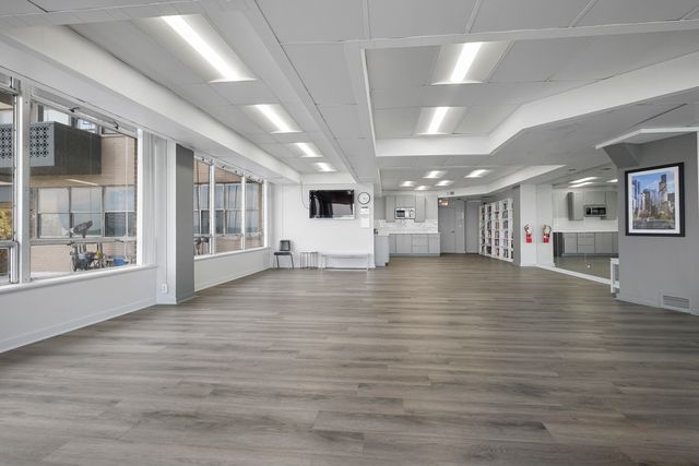 6301 N Sheridan Road 12C, Chicago, IL 60660