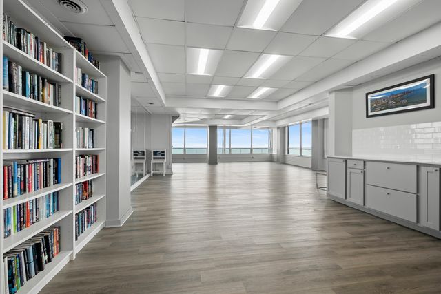 6301 N Sheridan Road 12C, Chicago, IL 60660