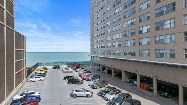6301 N Sheridan Road 12C, Chicago, IL 60660