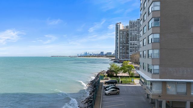 6301 N Sheridan Road 12C, Chicago, IL 60660