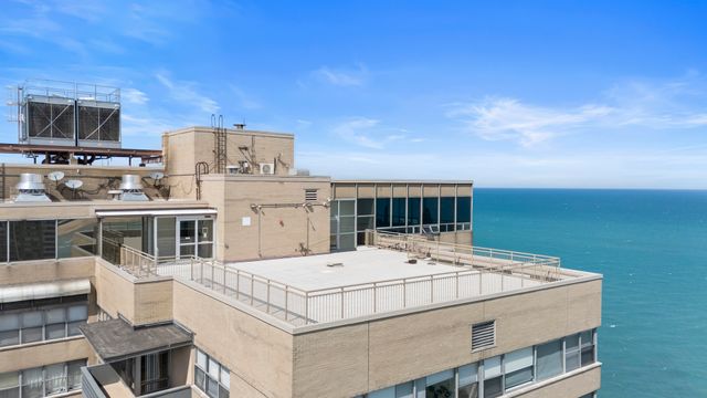 6301 N Sheridan Road 12C, Chicago, IL 60660