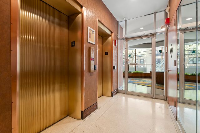 6301 N Sheridan Road 12C, Chicago, IL 60660