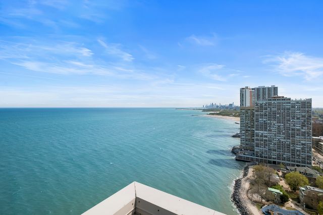6301 N Sheridan Road 12C, Chicago, IL 60660