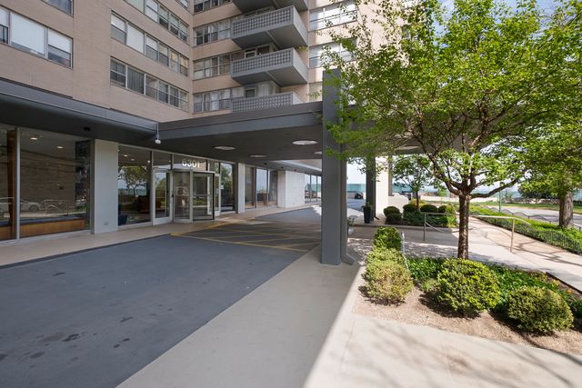 6301 N Sheridan Road 12C, Chicago, IL 60660
