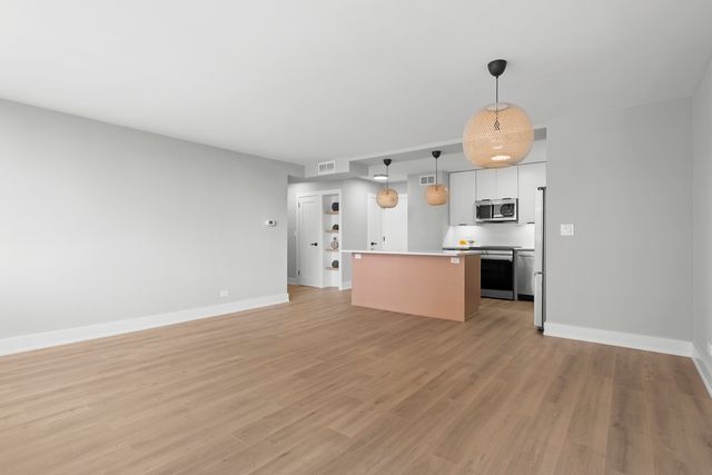 6301 N Sheridan Road 12C, Chicago, IL 60660