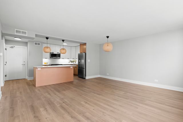 6301 N Sheridan Road 12C, Chicago, IL 60660
