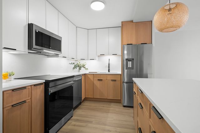 6301 N Sheridan Road 12C, Chicago, IL 60660