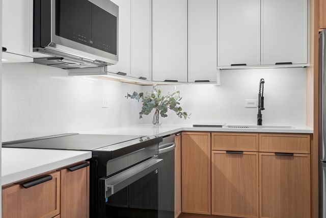 6301 N Sheridan Road 12C, Chicago, IL 60660