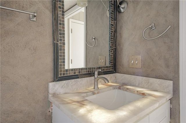 4505 NW 79th Terrace, Kansas City, MO 64151