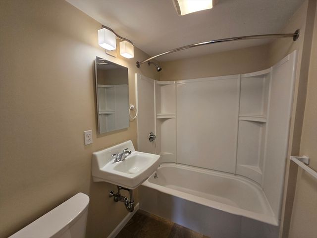 194 Lincoln St 4, Stoughton, MA 02072