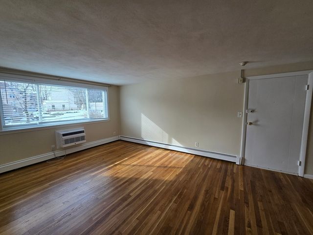 194 Lincoln St 4, Stoughton, MA 02072