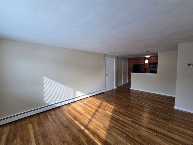 194 Lincoln St 4, Stoughton, MA 02072