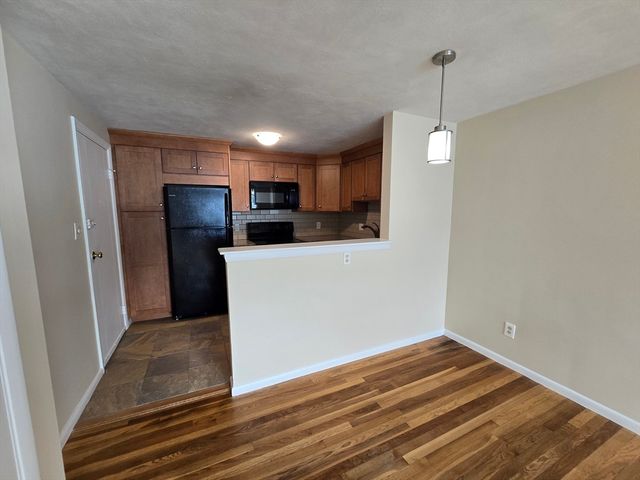 194 Lincoln St 4, Stoughton, MA 02072