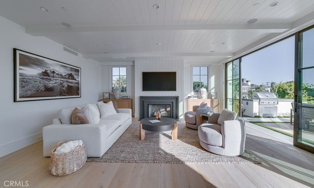 2820 Bayview, Corona Del Mar, CA 92625