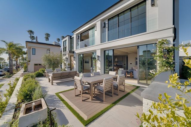 2820 Bayview, Corona Del Mar, CA 92625