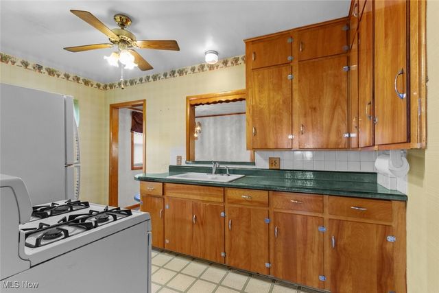 2727 Gilbert Avenue NE, Canton, OH 44705