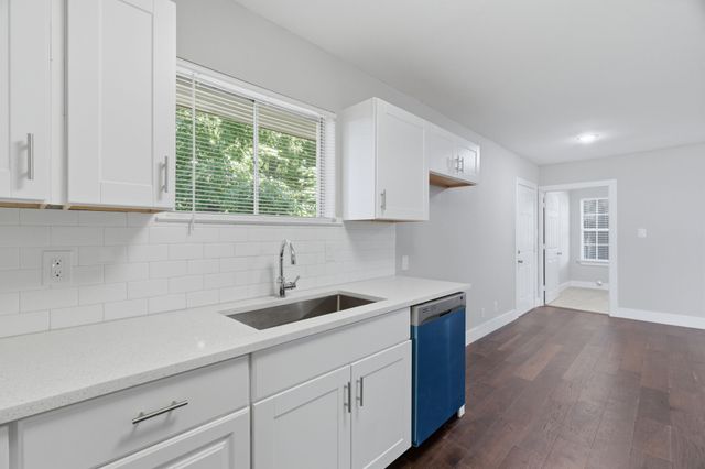 2204 Dunloe Avenue, Dallas, TX 75228