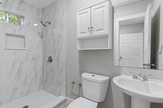 2204 Dunloe Avenue, Dallas, TX 75228