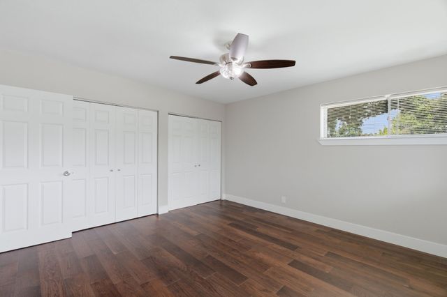 2204 Dunloe Avenue, Dallas, TX 75228