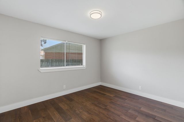 2204 Dunloe Avenue, Dallas, TX 75228
