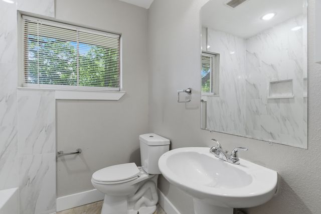 2204 Dunloe Avenue, Dallas, TX 75228