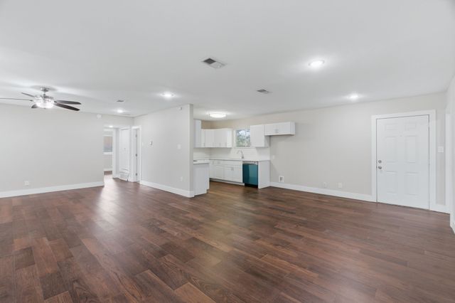 2204 Dunloe Avenue, Dallas, TX 75228