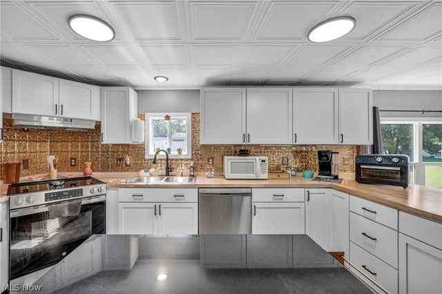 38 Anglers Lane, Lagrange, OH 44050