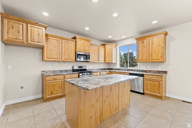 53 W LAKE VIEW TERRACE RD, Saratoga Springs, UT 84045