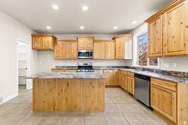 53 W LAKE VIEW TERRACE RD, Saratoga Springs, UT 84045