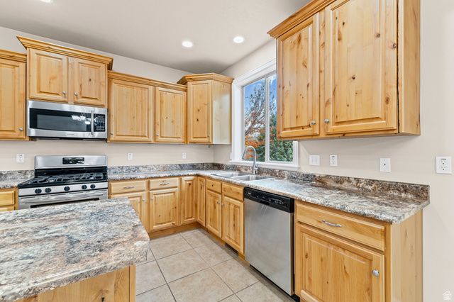 53 W LAKE VIEW TERRACE RD, Saratoga Springs, UT 84045