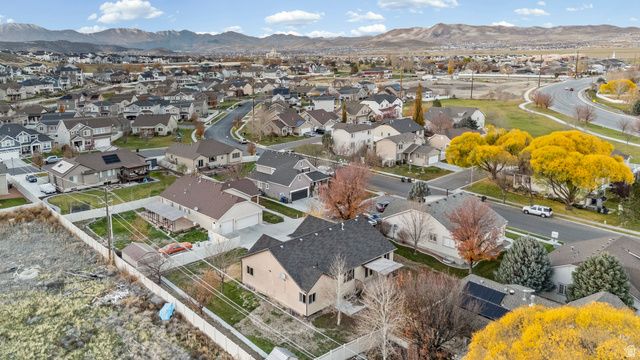 53 W LAKE VIEW TERRACE RD, Saratoga Springs, UT 84045