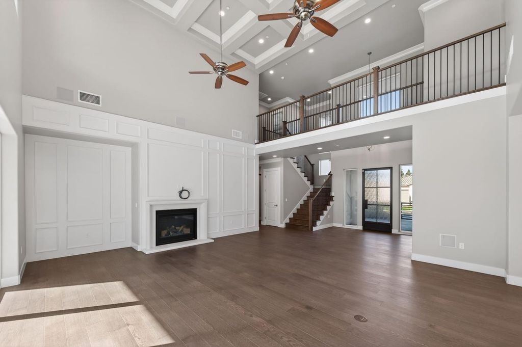 Image 11 of property listing at 11610 N Range View Drive, Fresno, CA 93730