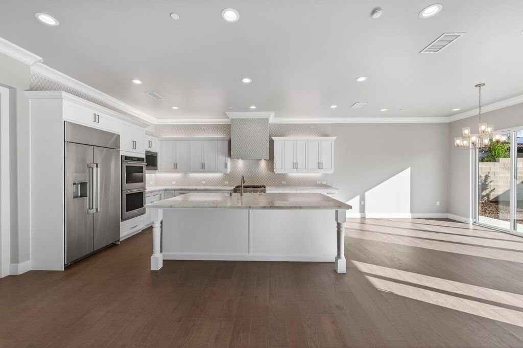 Image 14 of property listing at 11610 N Range View Drive, Fresno, CA 93730