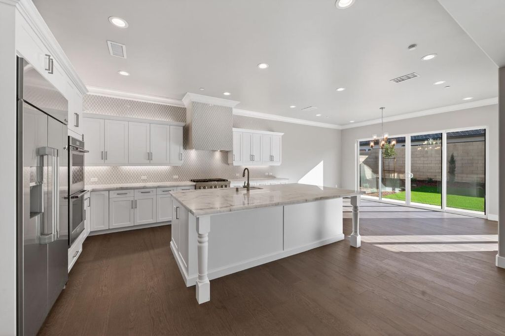 Image 15 of property listing at 11610 N Range View Drive, Fresno, CA 93730