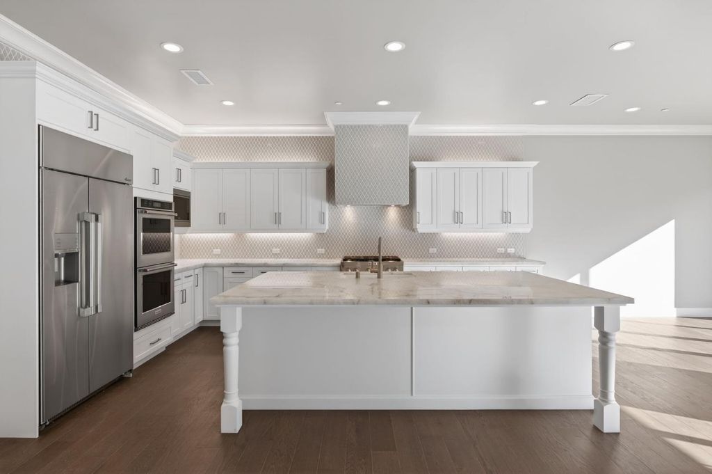 Image 16 of property listing at 11610 N Range View Drive, Fresno, CA 93730