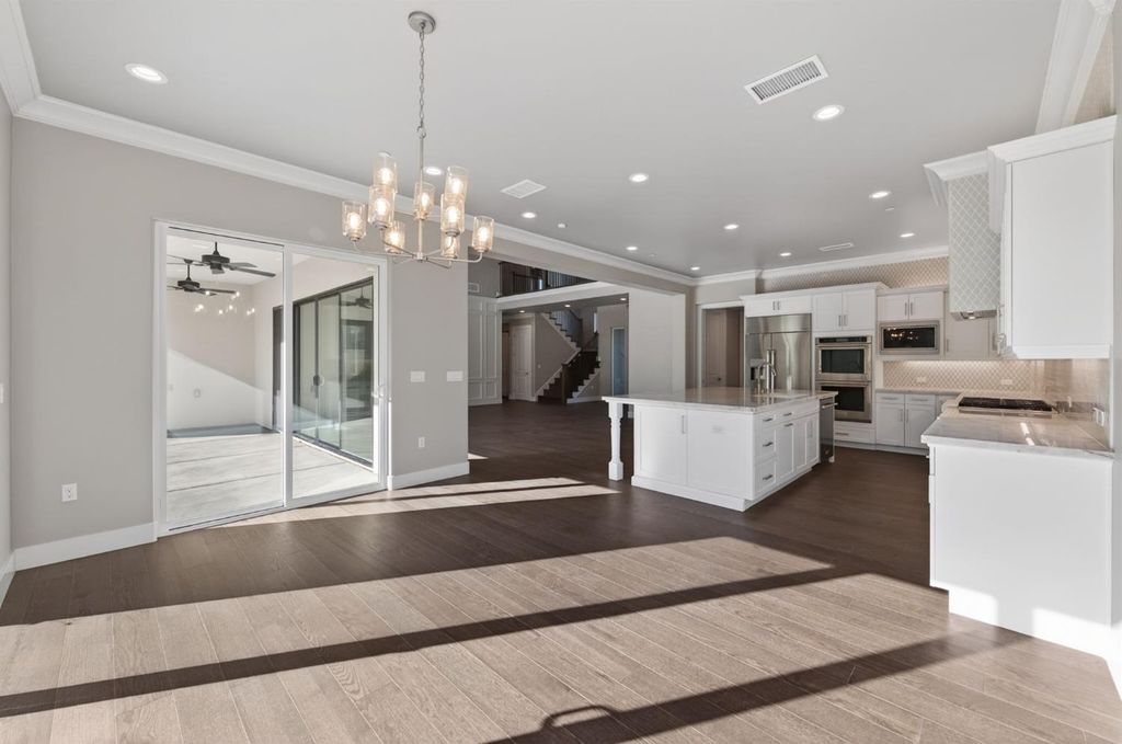 Image 19 of property listing at 11610 N Range View Drive, Fresno, CA 93730