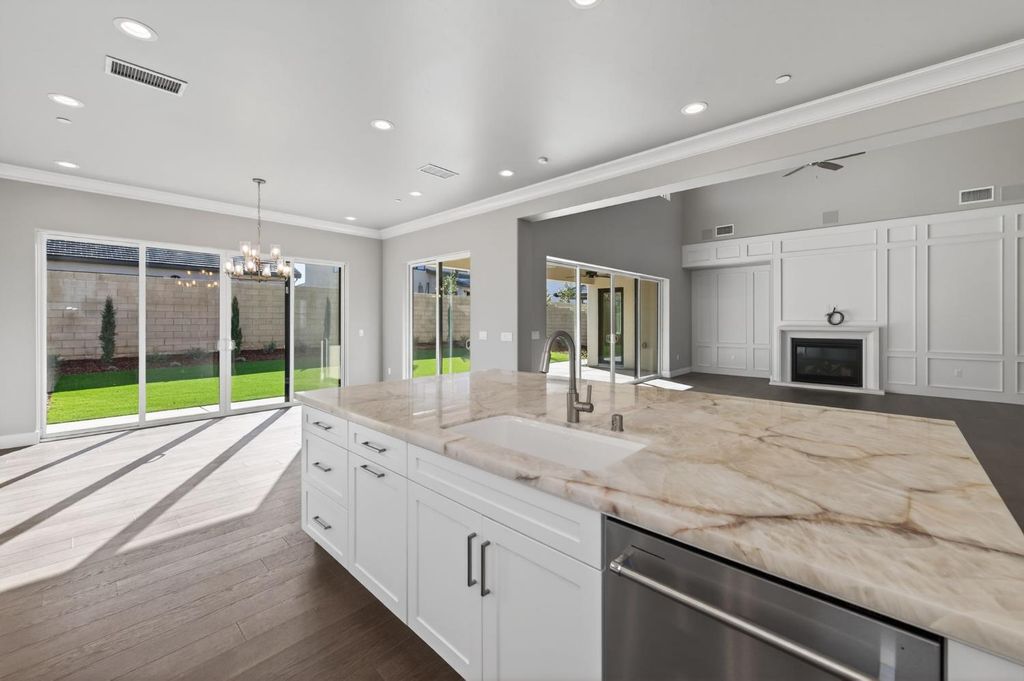 Image 23 of property listing at 11610 N Range View Drive, Fresno, CA 93730