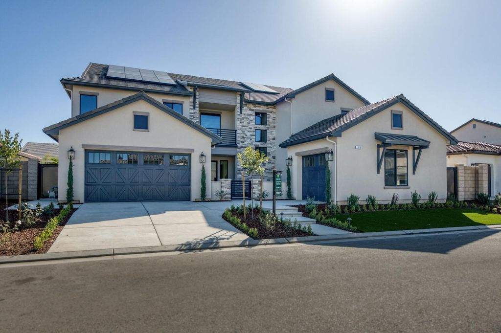 Image 3 of property listing at 11610 N Range View Drive, Fresno, CA 93730