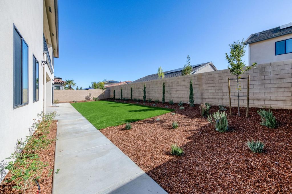 Image 59 of property listing at 11610 N Range View Drive, Fresno, CA 93730