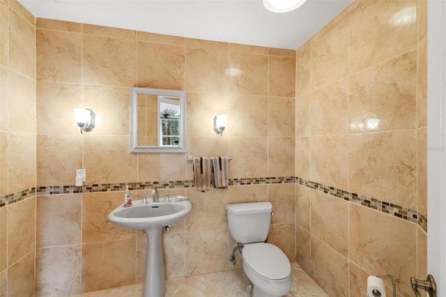 2429 WHIPPOORWILL CIRCLE, Sarasota, FL 34231
