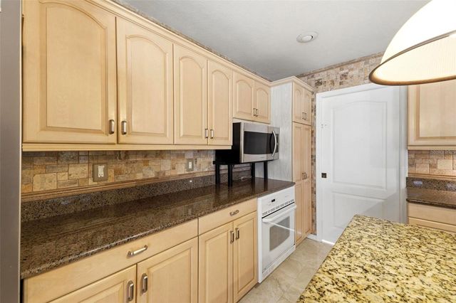 2429 WHIPPOORWILL CIRCLE, Sarasota, FL 34231