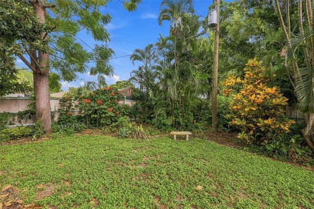 2429 WHIPPOORWILL CIRCLE, Sarasota, FL 34231