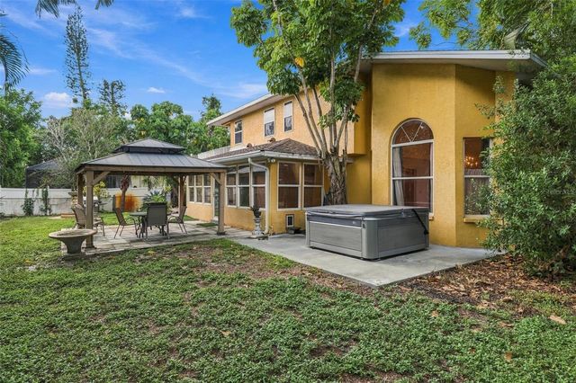 2429 WHIPPOORWILL CIRCLE, Sarasota, FL 34231