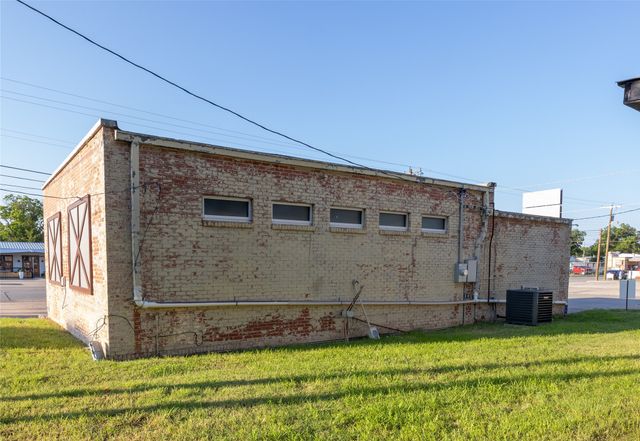 315 E Omega, Henrietta, TX 76365