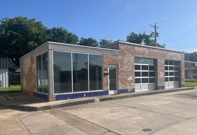 315 E Omega, Henrietta, TX 76365